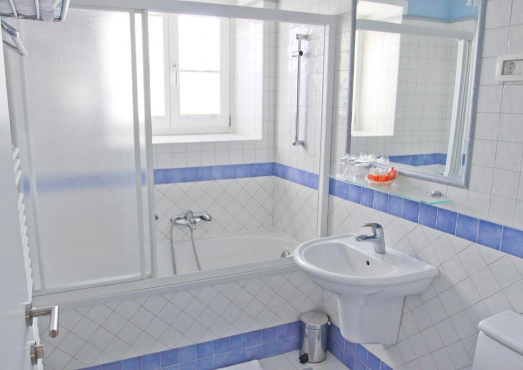 Hotel Kozana Dobrovo Habitación foto